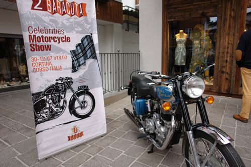 Royal Enfield - Baracuta e Royal McQueen a Cortina